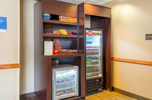 Comfort Inn & Suites Biloxi-D'Iberville image 1